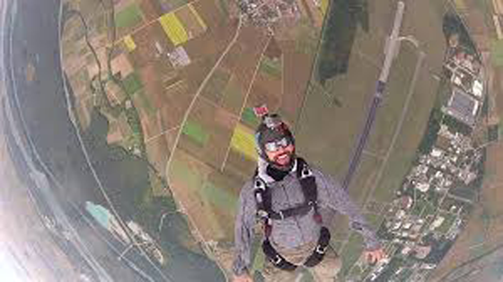 شاهد كيف لقي المغامر الطائر حتفه على جبال الالب صورة رقم 6 شاهد كيف لقي المغامر الطائر حتفه على جبال الالب صورة رقم 6