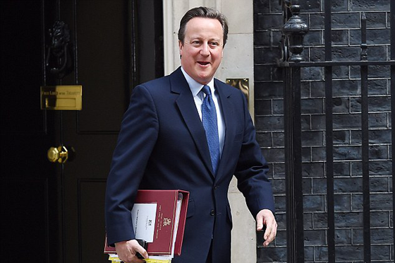 كاميرون كما لم تشاهده من قبل.. حافي وجائع على رصيف الشارع! صورة رقم 4 كاميرون كما لم تشاهده من قبل.. حافي وجائع على رصيف الشارع! صورة رقم 4