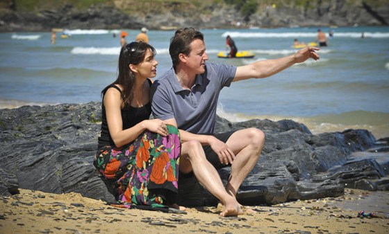 كاميرون كما لم تشاهده من قبل.. حافي وجائع على رصيف الشارع! صورة رقم 6 كاميرون كما لم تشاهده من قبل.. حافي وجائع على رصيف الشارع! صورة رقم 6