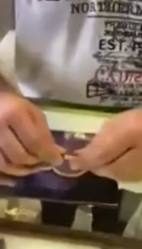 الامارات: هكذا تحتال بعض محال الذهب لغش زبائنها وسرقتهم ايضا صورة رقم 2 الامارات: هكذا تحتال بعض محال الذهب لغش زبائنها وسرقتهم ايضا صورة رقم 2