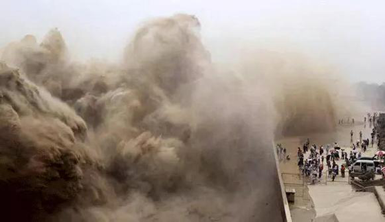 جولة في عالم الاعاصير المرعب.. صور تدمير الحجر وقتل البشر صورة رقم 5 جولة في عالم الاعاصير المرعب.. صور تدمير الحجر وقتل البشر صورة رقم 5