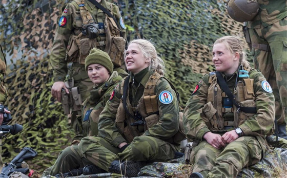 مساواة تسيل اللعاب: مجندات النرويج ينمن مع جنودها في مكان واحد صورة رقم 8 مساواة تسيل اللعاب: مجندات النرويج ينمن مع جنودها في مكان واحد صورة رقم 8