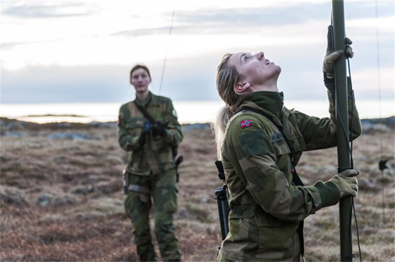 مساواة تسيل اللعاب: مجندات النرويج ينمن مع جنودها في مكان واحد صورة رقم 9 مساواة تسيل اللعاب: مجندات النرويج ينمن مع جنودها في مكان واحد صورة رقم 9