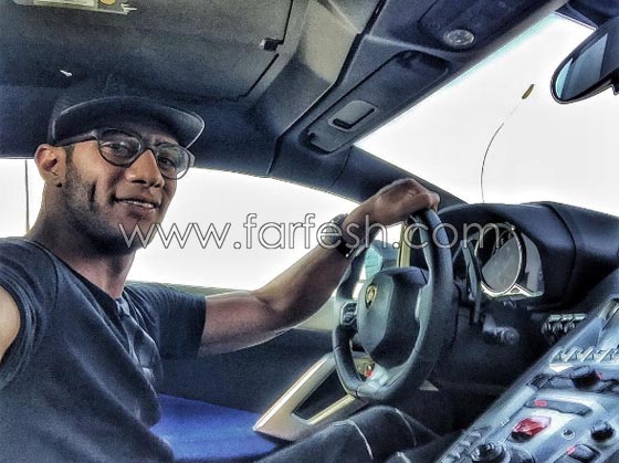رجل اعمال يسخر من الفنان محمد رمضان وصورته بجوار سيارتيه صورة رقم 4