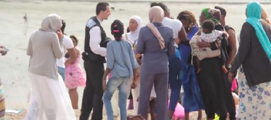 على عكس الفرنسيين.. هكذا تصدى البريطانيون لمحاولة حظر البوركيني صورة رقم 4 على عكس الفرنسيين.. هكذا تصدى البريطانيون لمحاولة حظر البوركيني صورة رقم 4