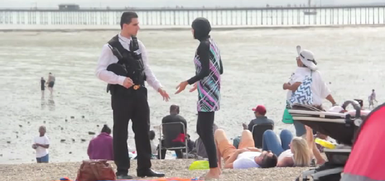 على عكس الفرنسيين.. هكذا تصدى البريطانيون لمحاولة حظر البوركيني صورة رقم 3 على عكس الفرنسيين.. هكذا تصدى البريطانيون لمحاولة حظر البوركيني صورة رقم 3