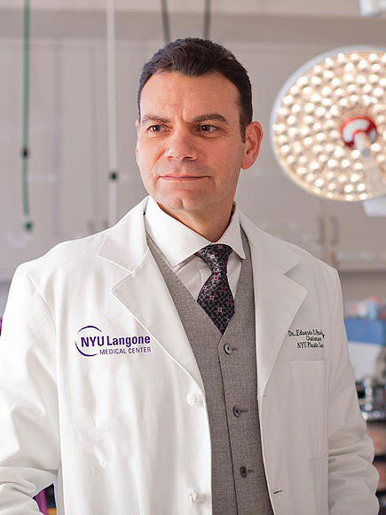 اول عملية زراعة وجه لرجل اطفاء امريكي تتكلل بالنجاح صورة رقم 3