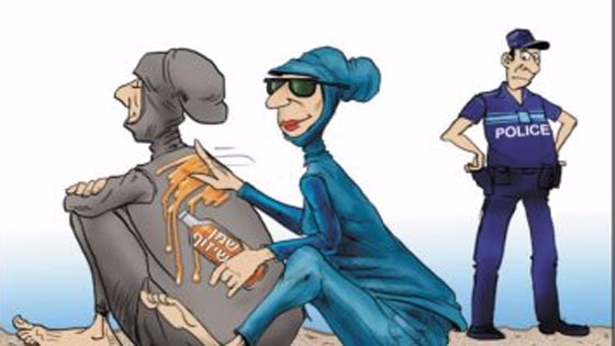 رسام كاريكاتير اسرائيلي يسخر من مسلمات فرنسا بالبوركيني صورة رقم 2