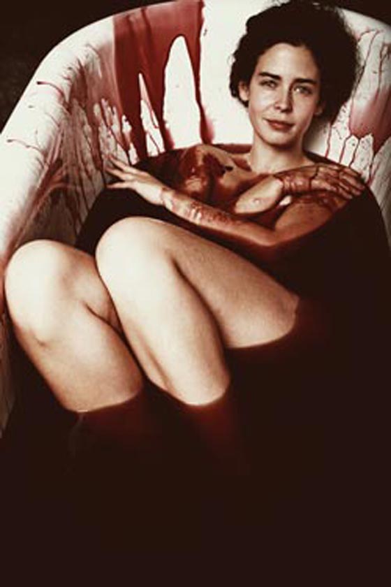 السيدة دراكولا الأكثر وحشية.. قتلت 650 فتاة واستحمت بدمائهن صورة رقم 6