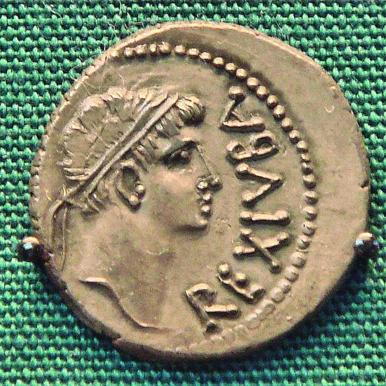 تعرف على اشهر التوائم النسائية في العائلات الملكية صورة رقم 15