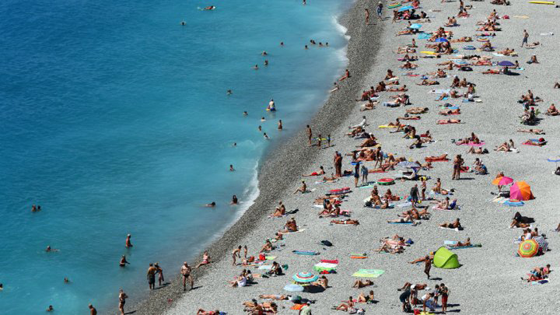 شجار وضرب ولكم على شاطئ فرنسي بسبب خلع الملابس!  صورة رقم 2