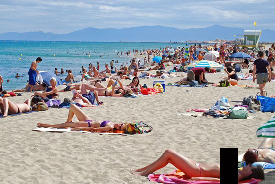 شجار وضرب ولكم على شاطئ فرنسي بسبب خلع الملابس!  صورة رقم 1