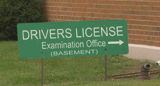 امريكية ترفض خلع غطاء الراس وتقاضي مضطهديها صورة رقم 2