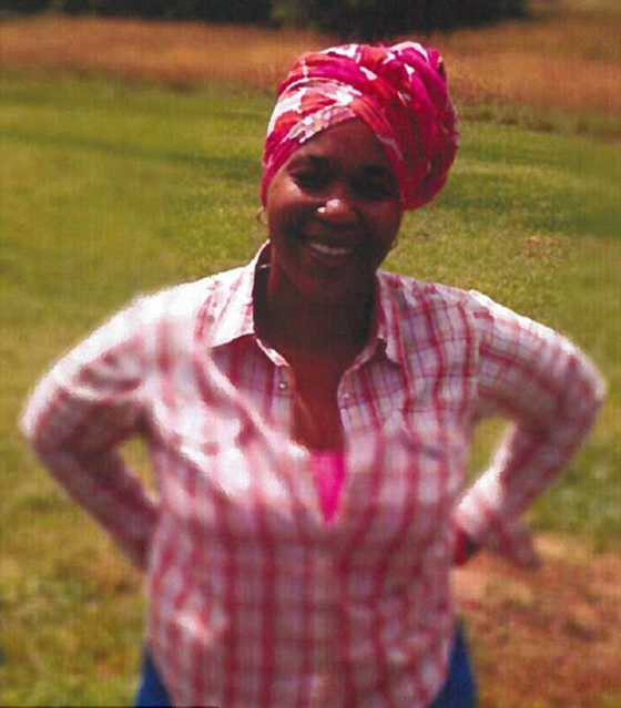 امريكية ترفض خلع غطاء الراس وتقاضي مضطهديها صورة رقم 1