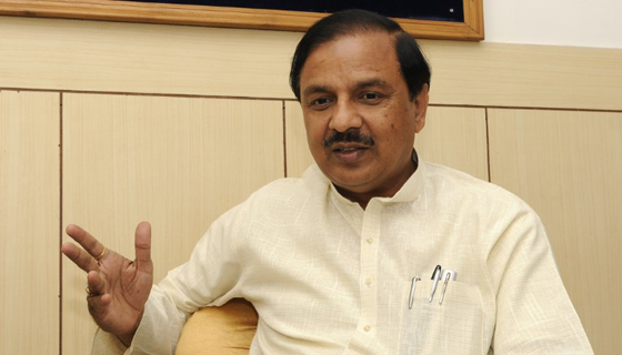 التنانير القصيرة تزعج وزير السياحة الهندي!! صورة رقم 1