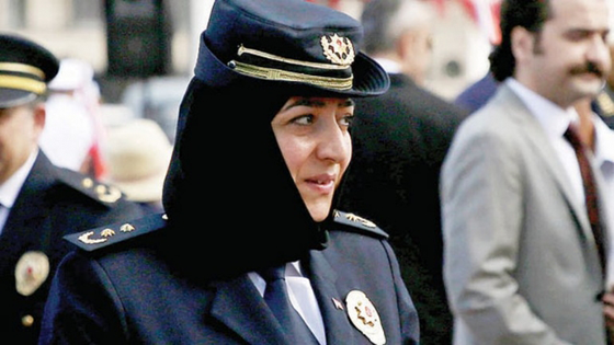 شاهد اول شرطية تركية محجبة.. بالصور والفيديو صورة رقم 1