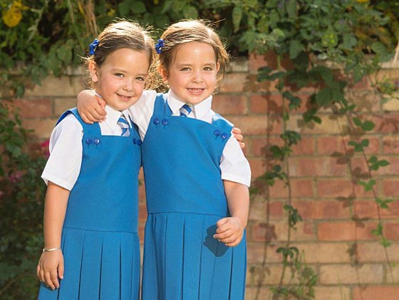 صور وفيديو الطفلتين التوأم روبي وروزي في المدرسة بعد عملية فصلهما صورة رقم 2 صور وفيديو الطفلتين التوأم روبي وروزي في المدرسة بعد عملية فصلهما صورة رقم 2