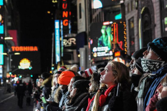 فيديو مدهش.. الكرة البلورية تزين احتفالات نيويورك بالعام الجديد صورة رقم 1