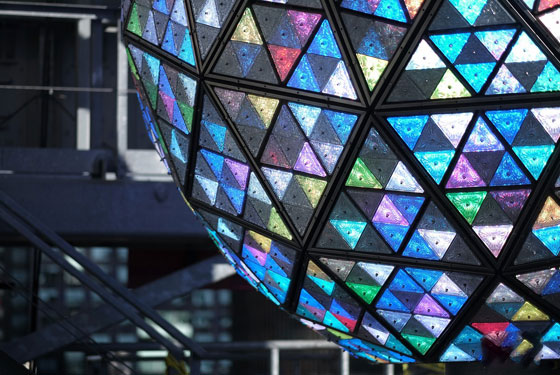 فيديو مدهش.. الكرة البلورية تزين احتفالات نيويورك بالعام الجديد صورة رقم 12