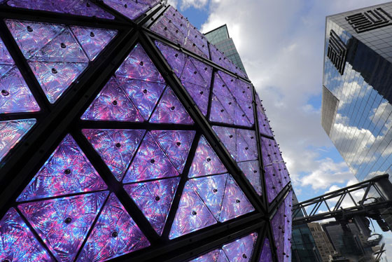 فيديو مدهش.. الكرة البلورية تزين احتفالات نيويورك بالعام الجديد صورة رقم 13