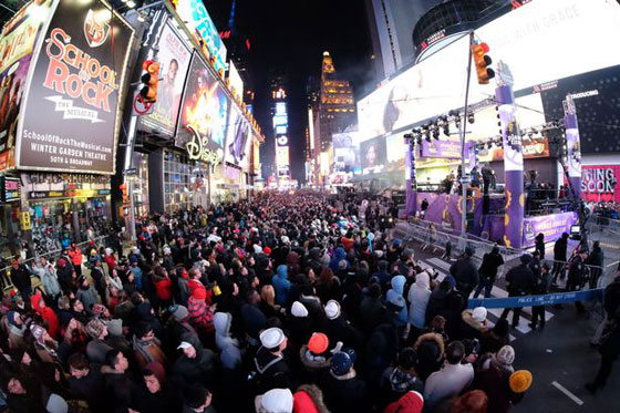 فيديو مدهش.. الكرة البلورية تزين احتفالات نيويورك بالعام الجديد صورة رقم 5