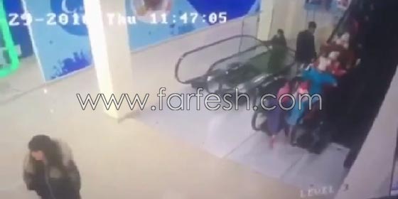 فيديو مؤلم.. حادث طلابي مروع لعشرات الاطفال على درج متحرك صورة رقم 2