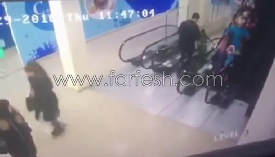 فيديو مؤلم.. حادث طلابي مروع لعشرات الاطفال على درج متحرك صورة رقم 1