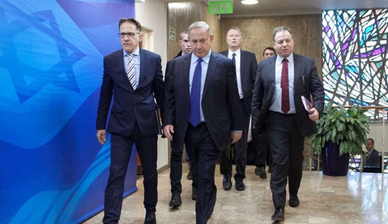 الشرطة تنهي 3 ساعات من التحقيق مع نتنياهو بشبهة الفساد والرشوة صورة رقم 5