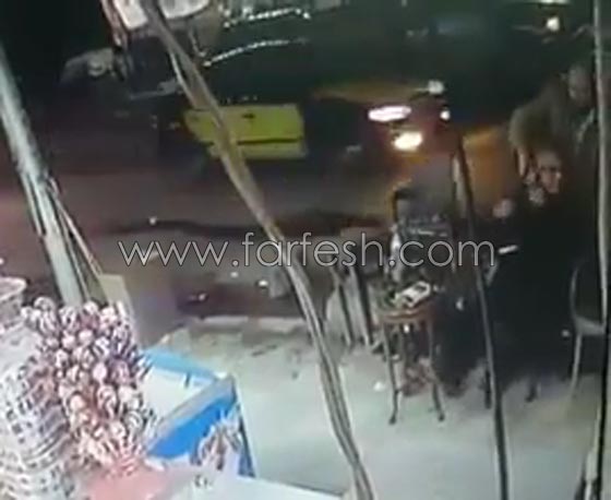 بالفيديو.. مجرم يباغت قبطي ويذبحه بسيف حاد صورة رقم 4