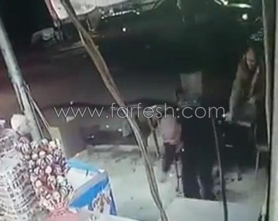 بالفيديو.. مجرم يباغت قبطي ويذبحه بسيف حاد صورة رقم 5