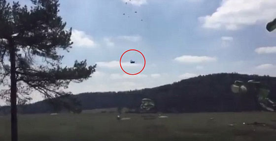 تحطم عربات همر للجيش الامريكي في انزال جوي فاشل.. فيديو صورة رقم 2