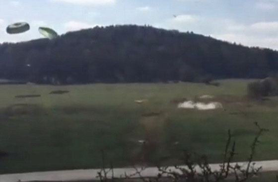 تحطم عربات همر للجيش الامريكي في انزال جوي فاشل.. فيديو صورة رقم 4