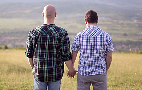 رئيس زيمبابوي يتعهد باطلاق سراح رجلين مثليين اذا حبل احدهما! صورة رقم 5