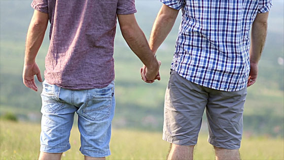 رئيس زيمبابوي يتعهد باطلاق سراح رجلين مثليين اذا حبل احدهما! صورة رقم 8