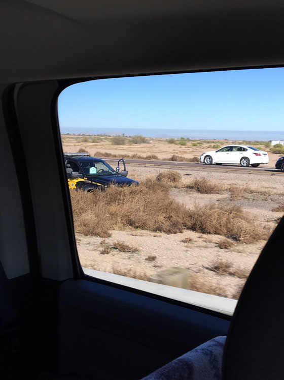 شرطي ينقذ امرأة مغتصبة في محطة وقود فتسرق سيارته وتهرب! فيديو صورة رقم 12