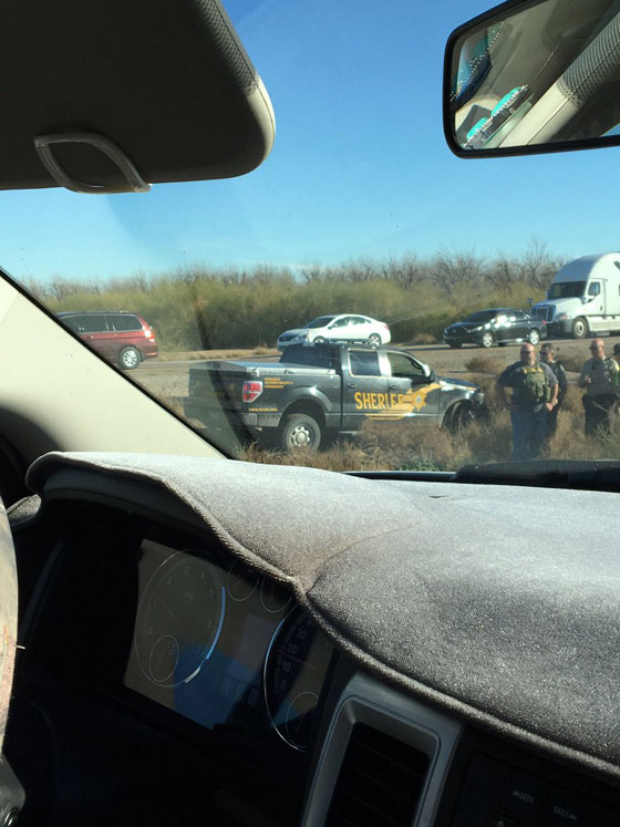 شرطي ينقذ امرأة مغتصبة في محطة وقود فتسرق سيارته وتهرب! فيديو صورة رقم 14