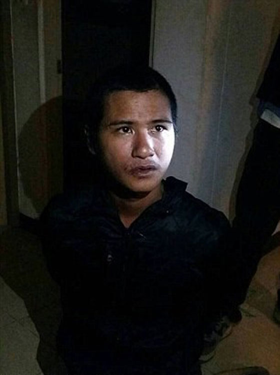  فيديو مثير.. جريمة قتل وطعنات سكاكين وسط الشارع لسرقة ايفون! صورة رقم 5