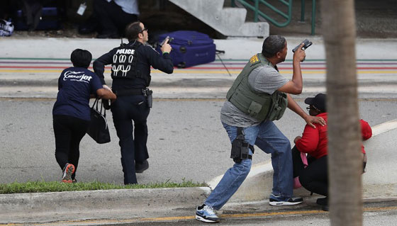 فيديو لمنفذ الاعتداء على مطار فلوريدا وهو يطلق النار وحالة فزع وارتباك صورة رقم 4