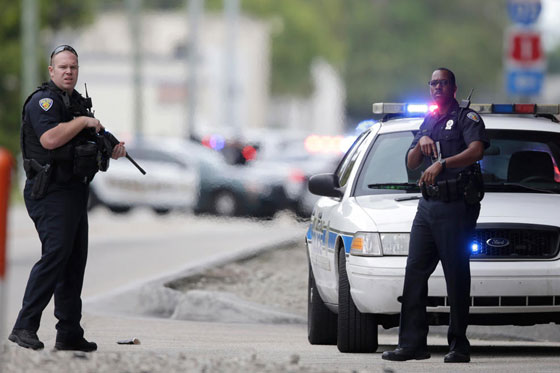 فيديو لمنفذ الاعتداء على مطار فلوريدا وهو يطلق النار وحالة فزع وارتباك صورة رقم 9