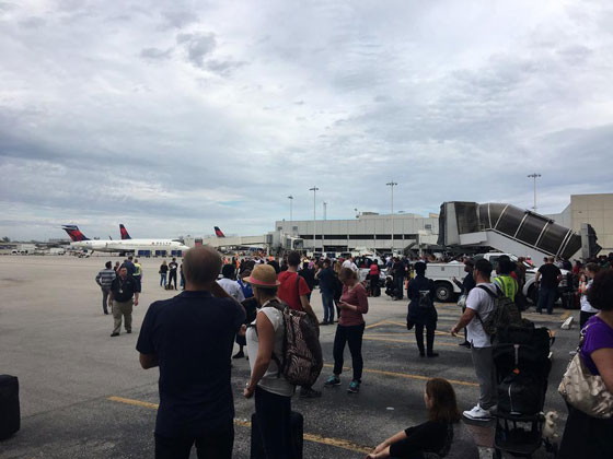 فيديو لمنفذ الاعتداء على مطار فلوريدا وهو يطلق النار وحالة فزع وارتباك صورة رقم 17