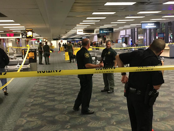 فيديو لمنفذ الاعتداء على مطار فلوريدا وهو يطلق النار وحالة فزع وارتباك صورة رقم 26