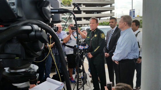 فيديو لمنفذ الاعتداء على مطار فلوريدا وهو يطلق النار وحالة فزع وارتباك صورة رقم 33