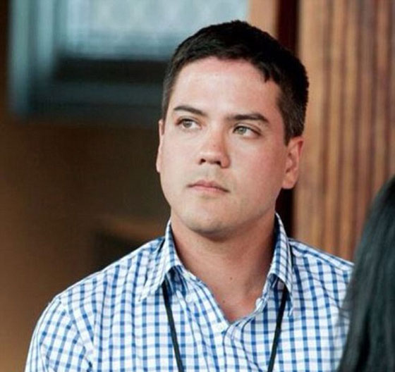 امريكي ينجو من هجوم مطار فلوريدا بفضل جهاز لابتوب كان يحمله صورة رقم 2