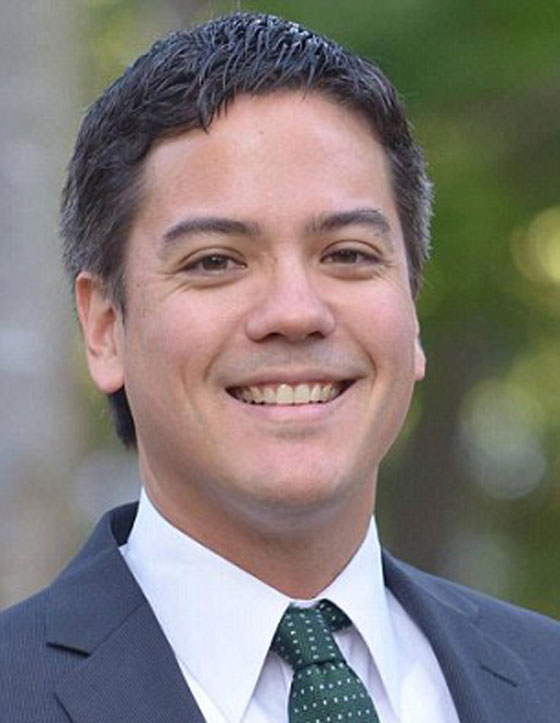 امريكي ينجو من هجوم مطار فلوريدا بفضل جهاز لابتوب كان يحمله صورة رقم 5