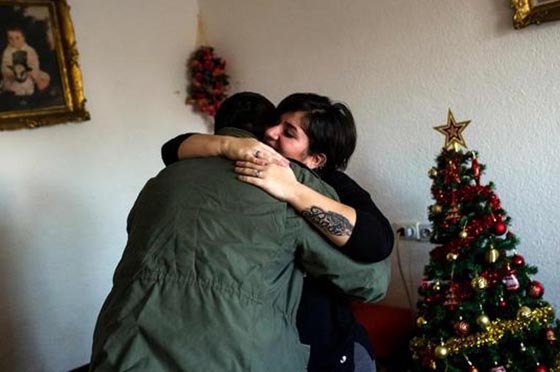 حب من أول نظرة بين لاجئة عراقية وشرطي صربي يتكلل بالزواج صورة رقم 4