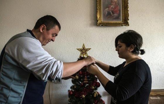 حب من أول نظرة بين لاجئة عراقية وشرطي صربي يتكلل بالزواج صورة رقم 7