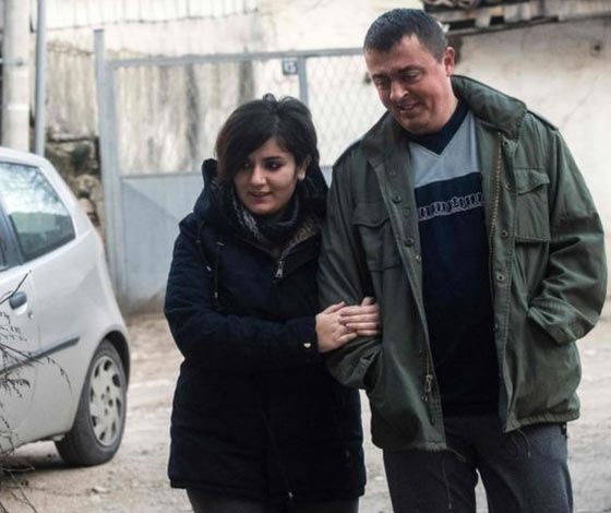 حب من أول نظرة بين لاجئة عراقية وشرطي صربي يتكلل بالزواج صورة رقم 9