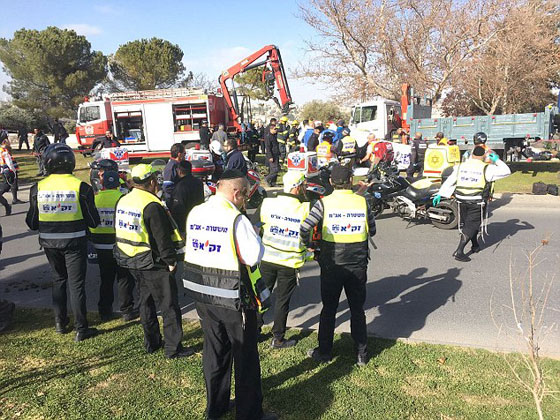 لماذا هرب الجنود الاسرائيليون ولم يوجهوا لدى تنفيذ عملية الدهس! فيديو صورة رقم 9