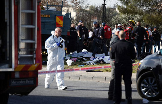 لماذا هرب الجنود الاسرائيليون ولم يوجهوا لدى تنفيذ عملية الدهس! فيديو صورة رقم 10