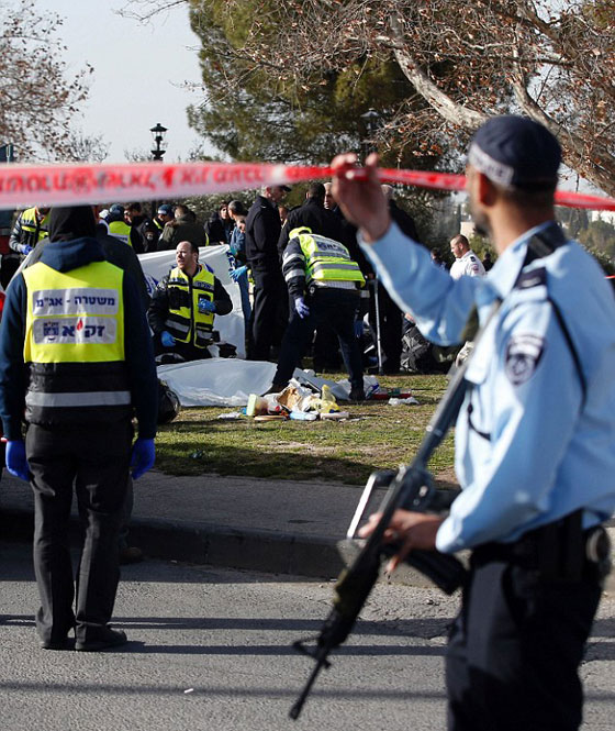 لماذا هرب الجنود الاسرائيليون ولم يوجهوا لدى تنفيذ عملية الدهس! فيديو صورة رقم 16